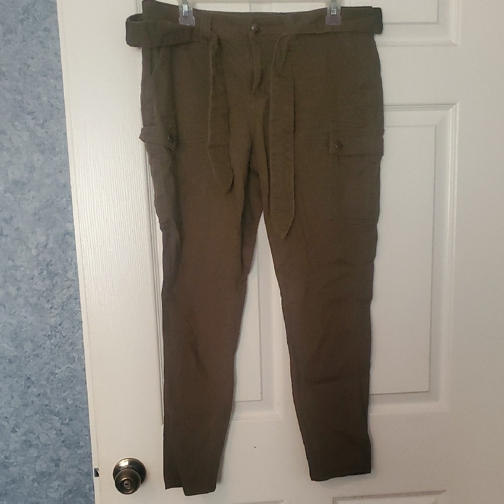 Hot Kiss Green Cropped Ankle Pants